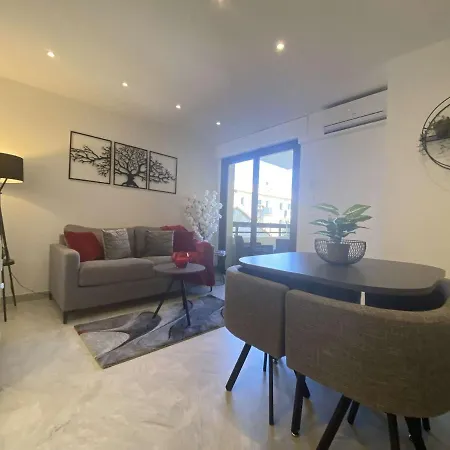 Apartamento Sainte-maxime: 2 Pièces Rénové Avec Terrasse, Climatisation Et à 2 Pas De La - Fr-1-226-498 *