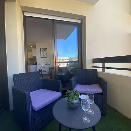 Sainte-maxime: 2 Pièces Rénové Avec Terrasse, Climatisation Et à 2 Pas De La - Fr-1-226-498